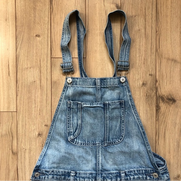 Women’s American Eagle Tomgirl denim shortall size M - Picture 2 of 12